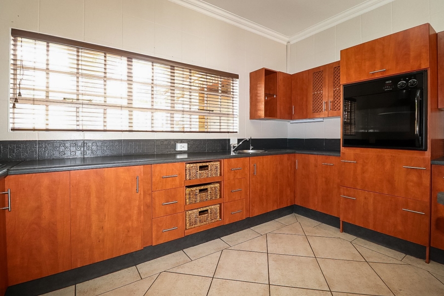 To Let 3 Bedroom Property for Rent in Flamwood North West